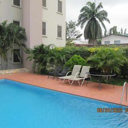 Bertha'S Court D-Plus Apartments Dzorwulu Bagian luar foto