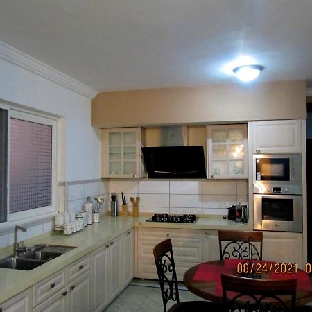 Bertha'S Court D-Plus Apartments Dzorwulu Bagian luar foto