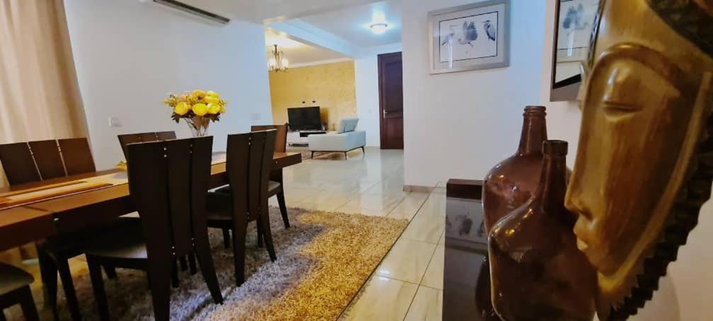 Bertha'S Court D-Plus Apartments Dzorwulu Bagian luar foto