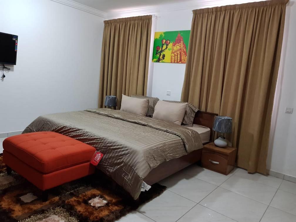 Bertha'S Court D-Plus Apartments Dzorwulu Bagian luar foto