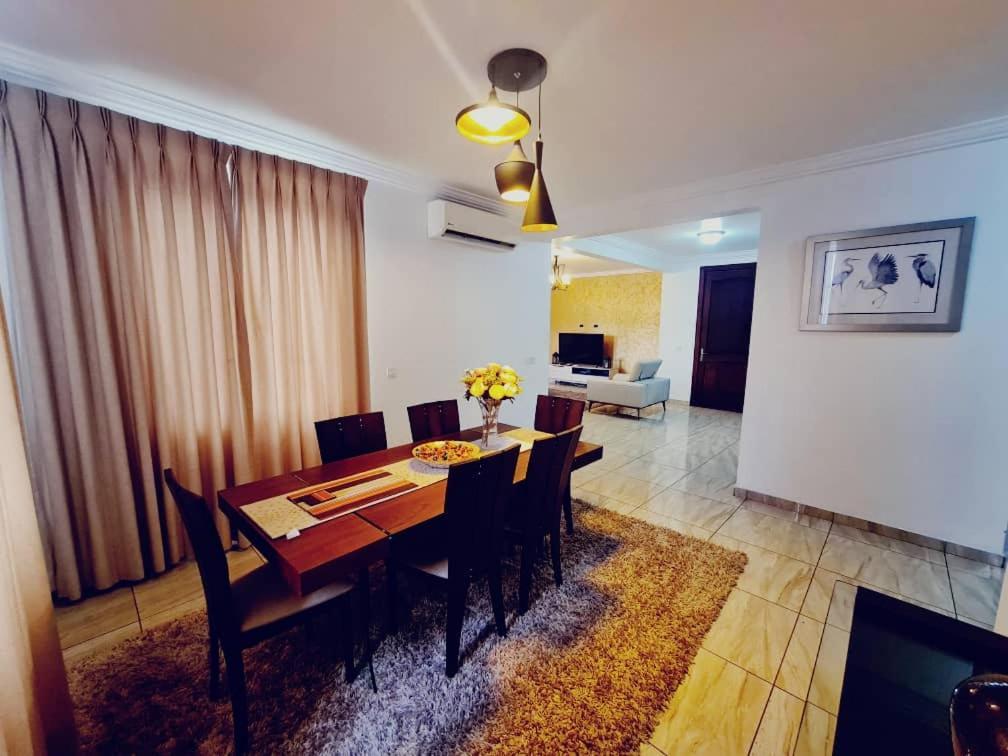 Bertha'S Court D-Plus Apartments Dzorwulu Bagian luar foto