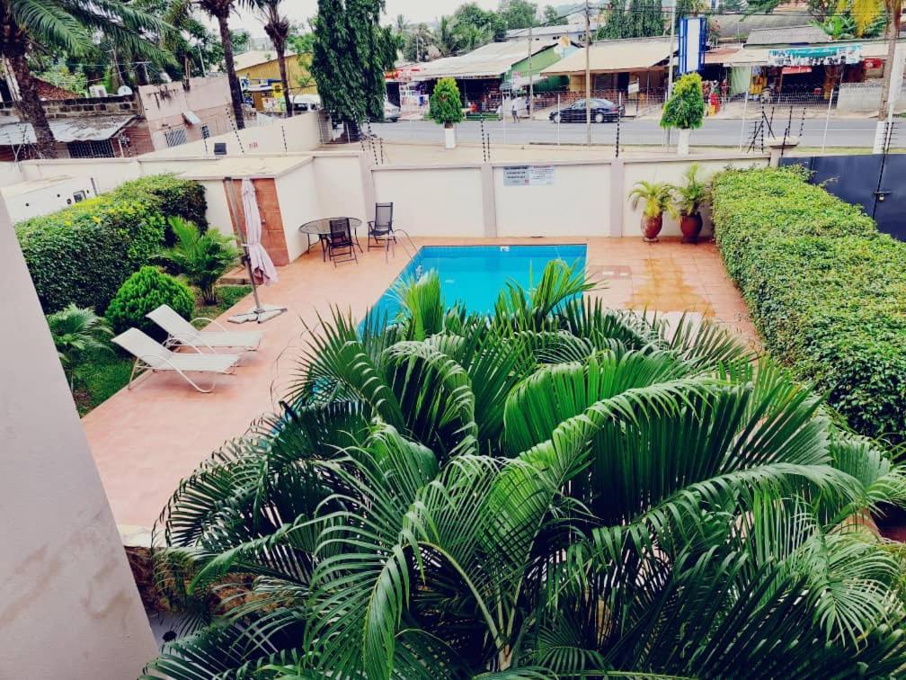 Bertha'S Court D-Plus Apartments Dzorwulu Bagian luar foto
