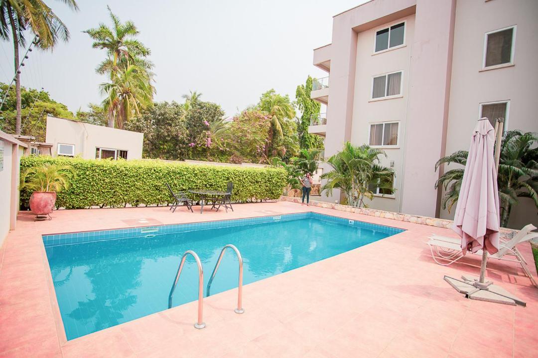 Bertha'S Court D-Plus Apartments Dzorwulu Bagian luar foto