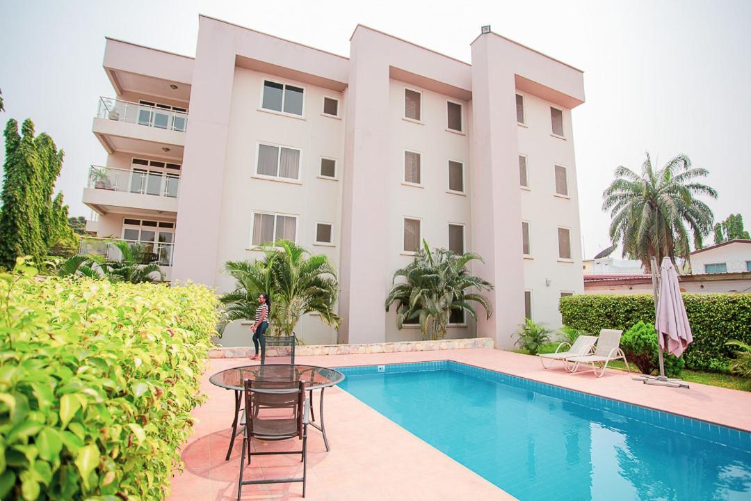 Bertha'S Court D-Plus Apartments Dzorwulu Bagian luar foto
