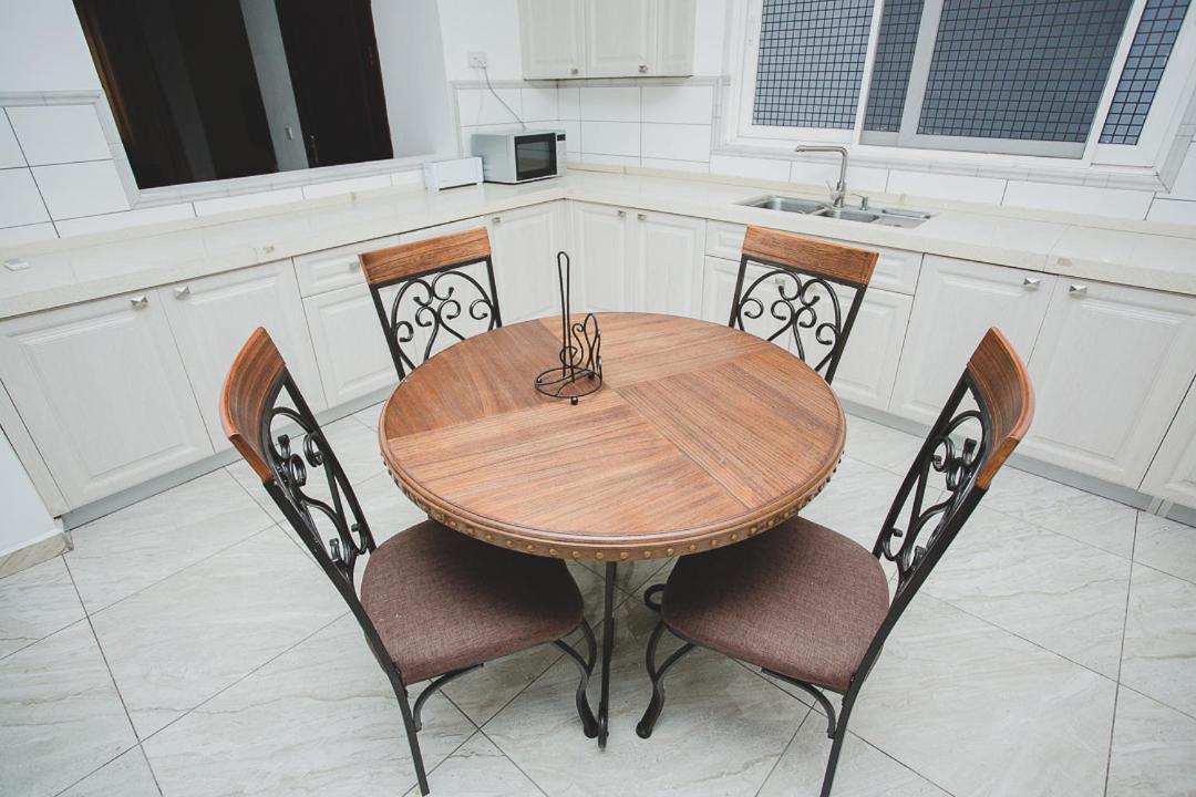 Bertha'S Court D-Plus Apartments Dzorwulu Bagian luar foto