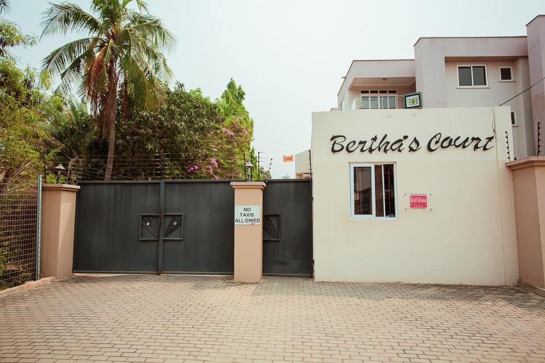 Bertha'S Court D-Plus Apartments Dzorwulu Bagian luar foto