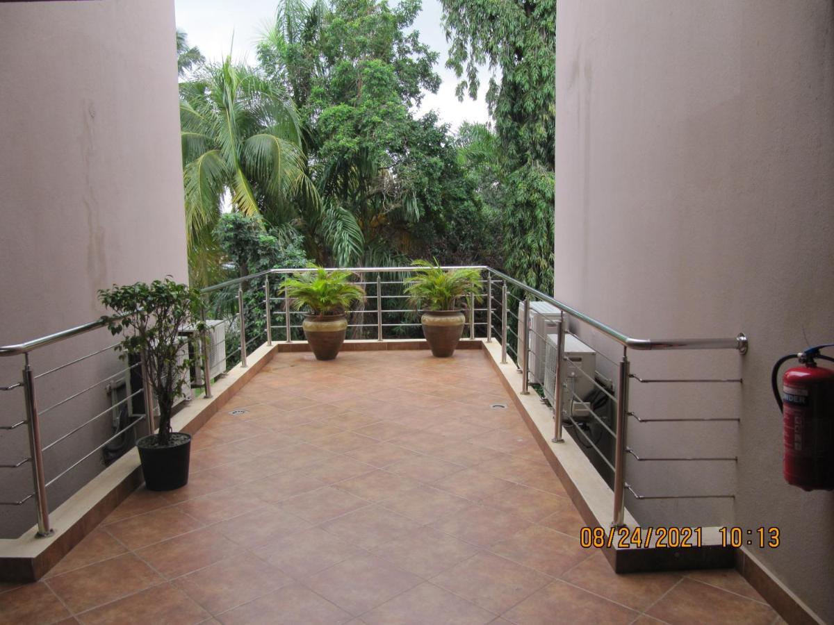 Bertha'S Court D-Plus Apartments Dzorwulu Bagian luar foto