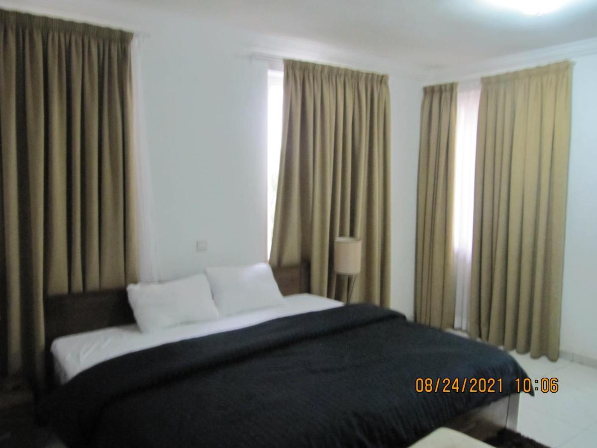 Bertha'S Court D-Plus Apartments Dzorwulu Bagian luar foto