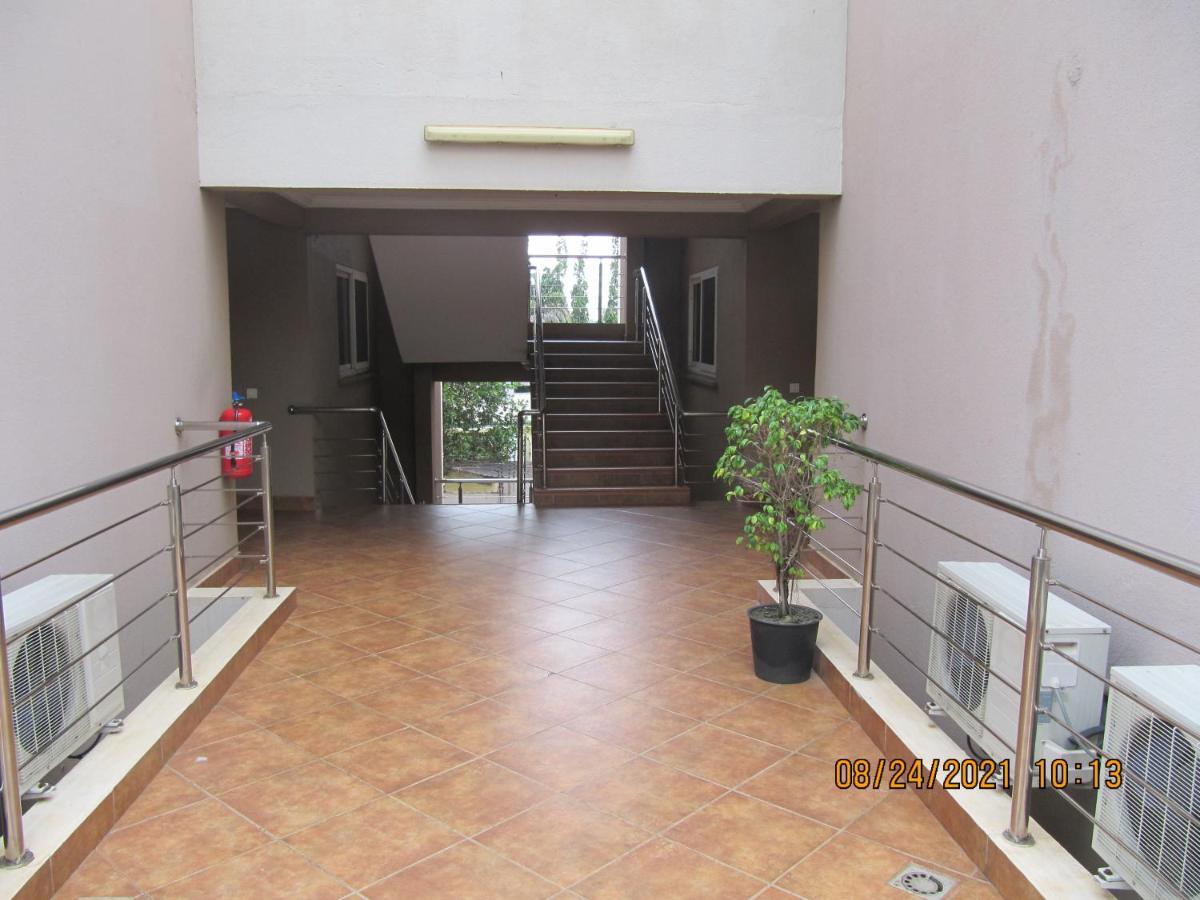 Bertha'S Court D-Plus Apartments Dzorwulu Bagian luar foto