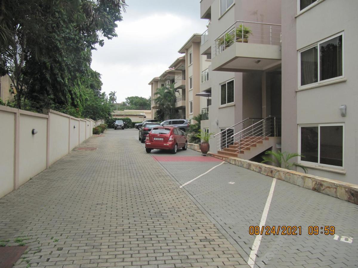 Bertha'S Court D-Plus Apartments Dzorwulu Bagian luar foto