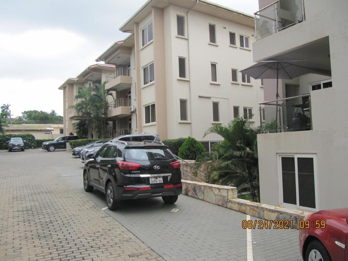 Bertha'S Court D-Plus Apartments Dzorwulu Bagian luar foto