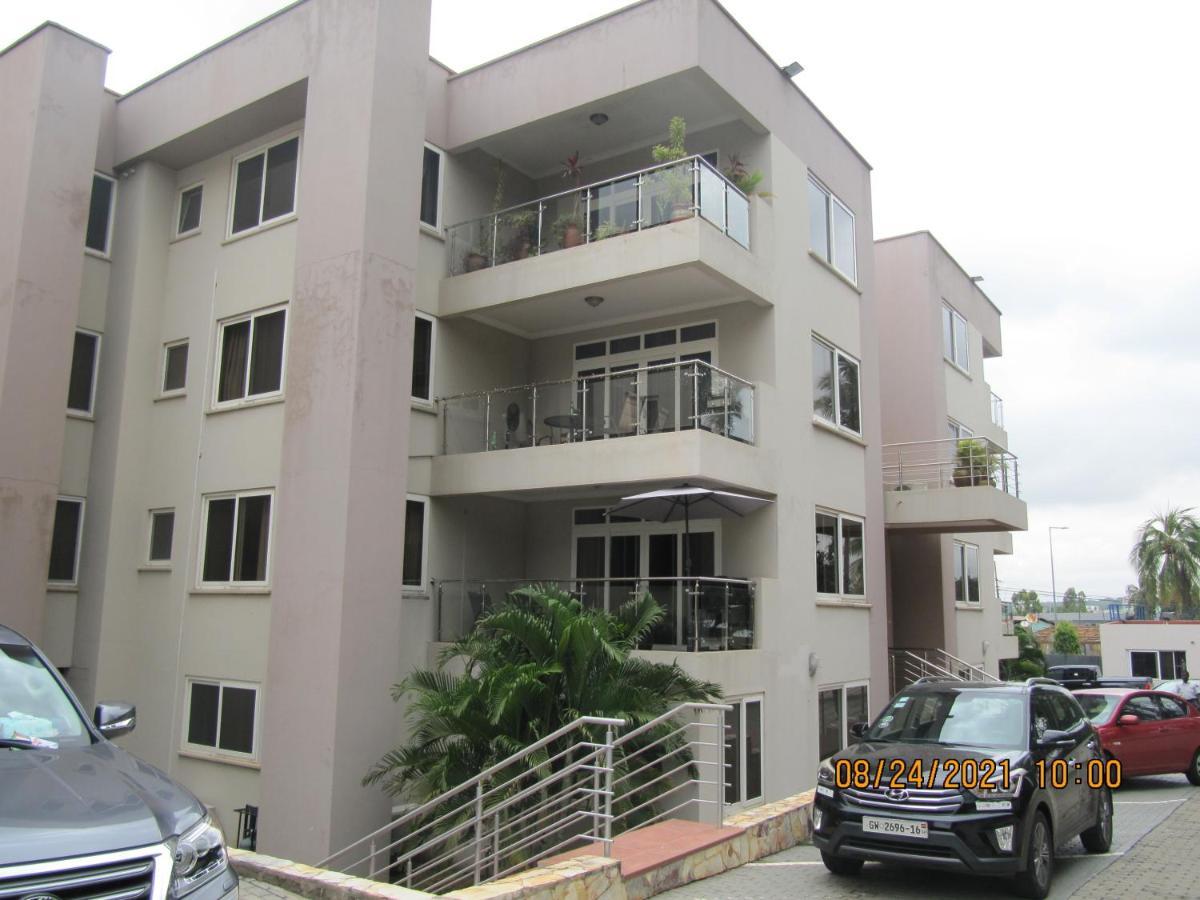 Bertha'S Court D-Plus Apartments Dzorwulu Bagian luar foto