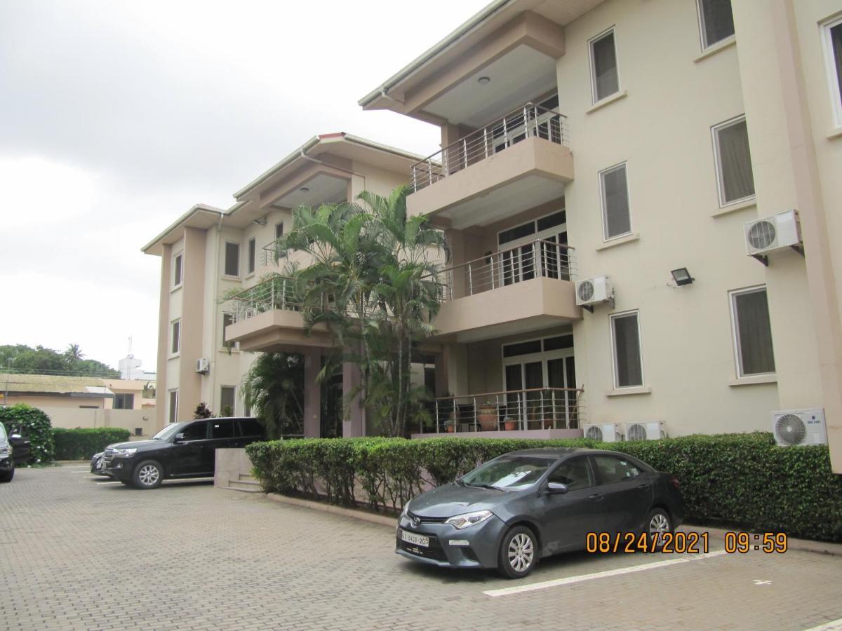 Bertha'S Court D-Plus Apartments Dzorwulu Bagian luar foto