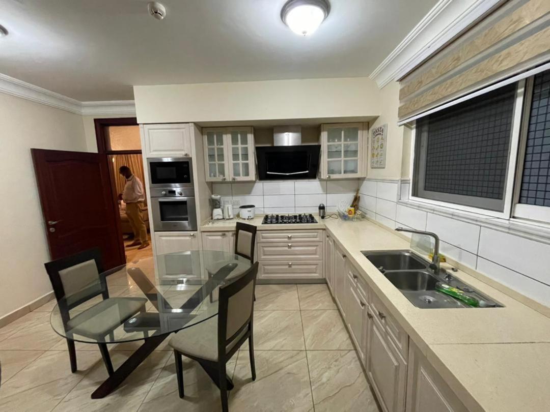 Bertha'S Court D-Plus Apartments Dzorwulu Bagian luar foto
