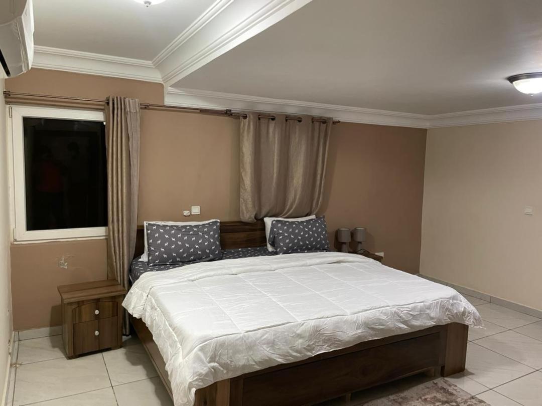 Bertha'S Court D-Plus Apartments Dzorwulu Bagian luar foto