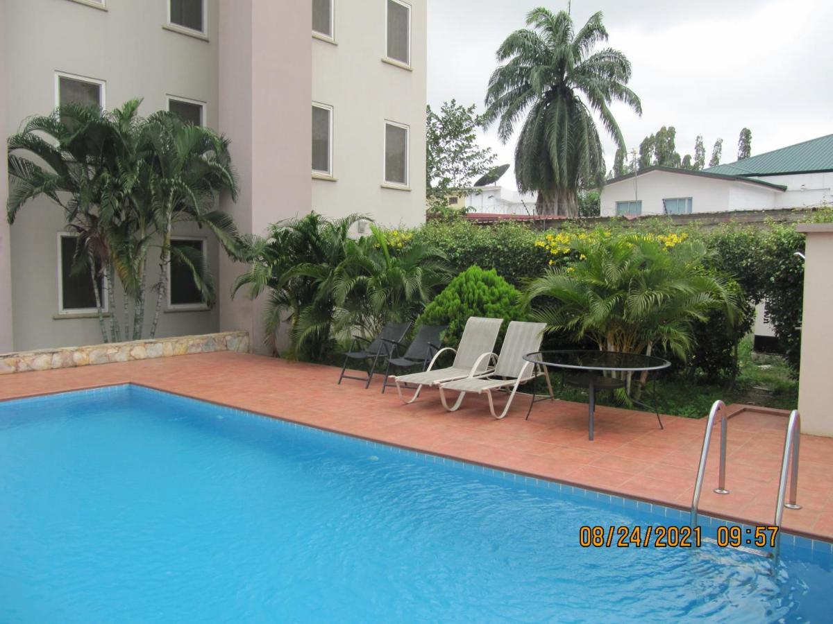 Bertha'S Court D-Plus Apartments Dzorwulu Bagian luar foto