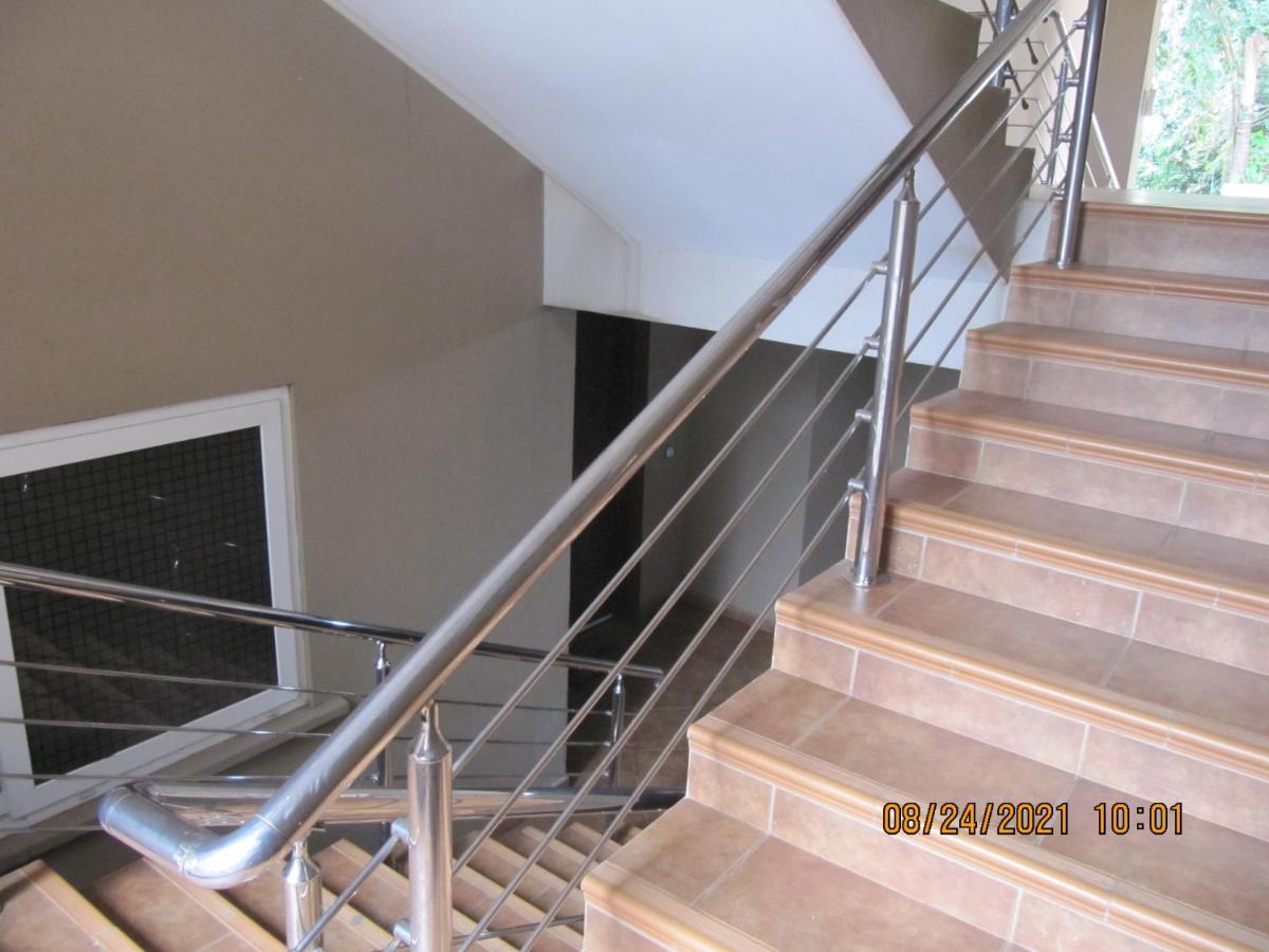 Bertha'S Court D-Plus Apartments Dzorwulu Bagian luar foto