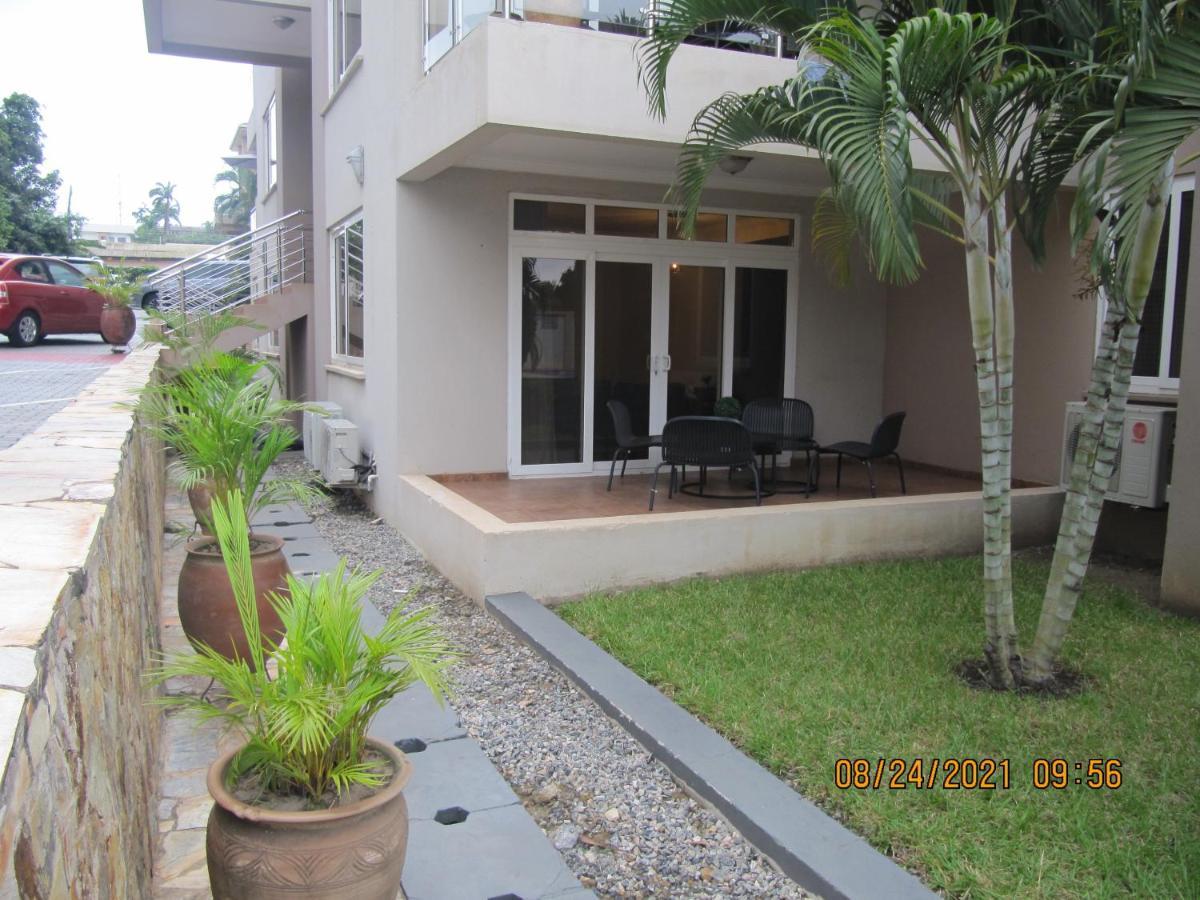 Bertha'S Court D-Plus Apartments Dzorwulu Bagian luar foto