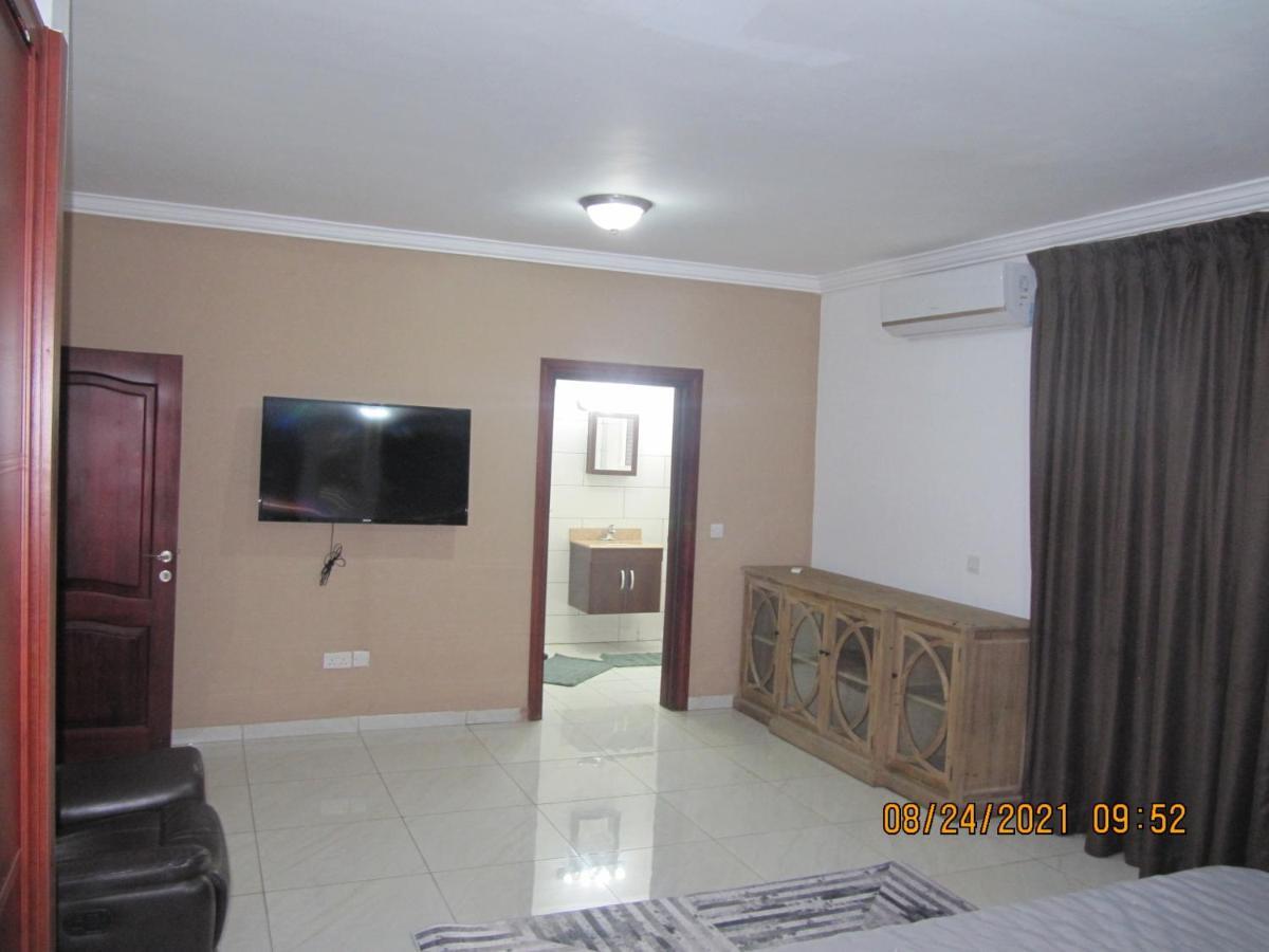 Bertha'S Court D-Plus Apartments Dzorwulu Bagian luar foto